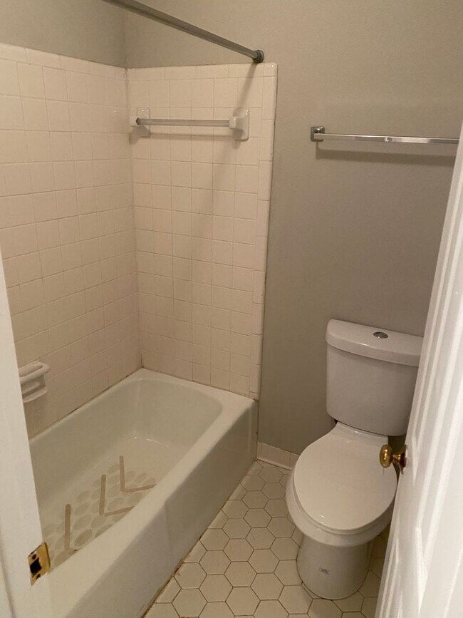 Building Photo - Townhome Available @ Sweetwater Condos!