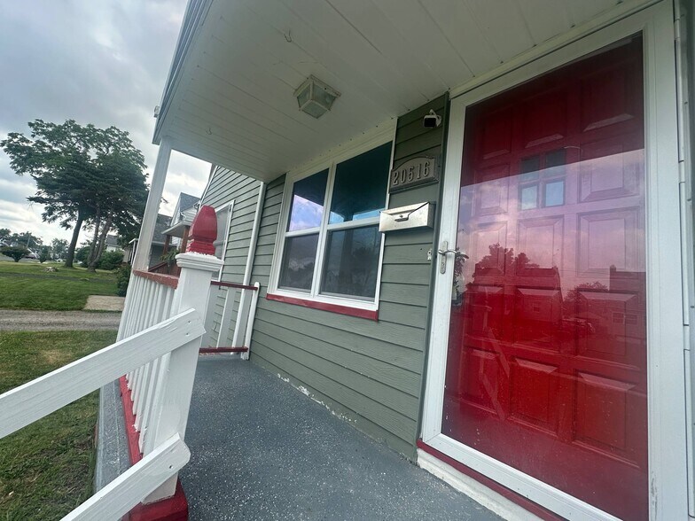 Primary Photo - 20516 Franklin Rd