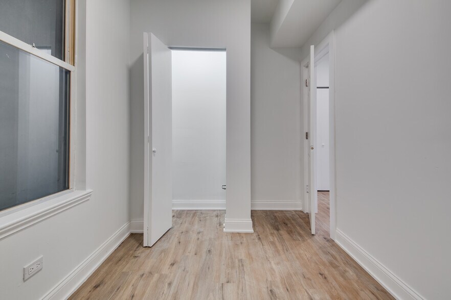 Building Photo - 2029 N Damen Ave