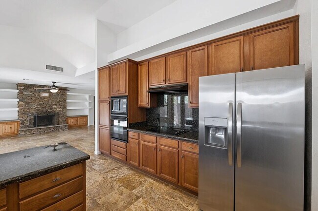 Building Photo - SPARKLING PRIVATE POOL, BEAUTIFUL HOME, UNBEATABLE LOCATION!