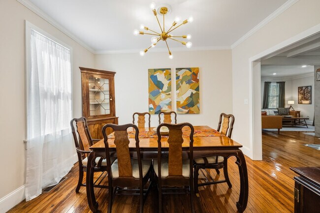 Building Photo - 220 Cleland St