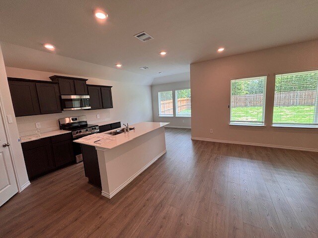 Building Photo - 837 Wild Rose Way