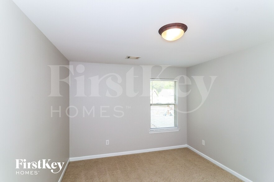 Building Photo - 7271 Silk Tree Pointe
