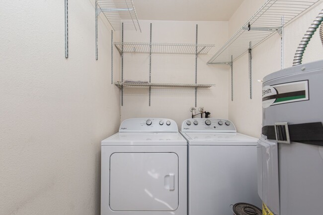 Building Photo - 2 bedroom in gated community with pool/spa...