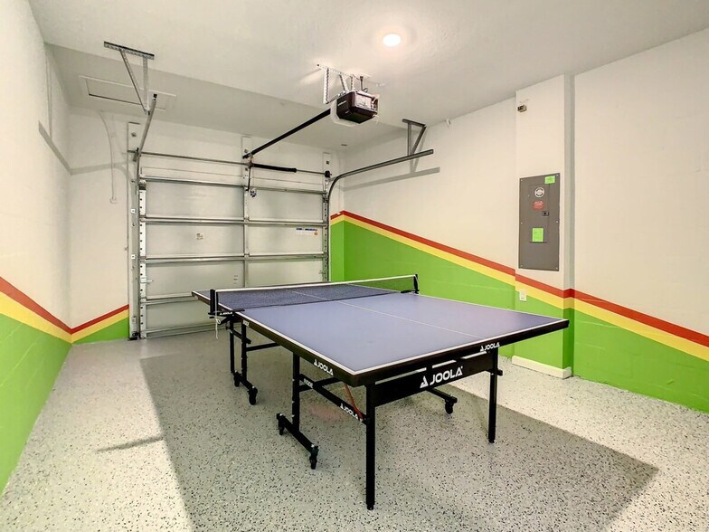 Building Photo - 1083 Splash Shot Pl