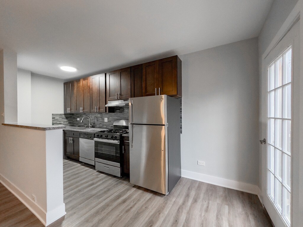 Building Photo - 735 Judson Ave