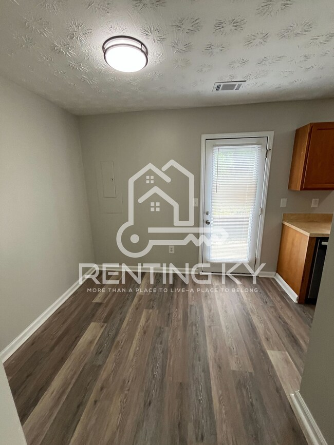 Building Photo - Newly Renovated 3-Bed, 2.5-Bath Townhome with Garage!