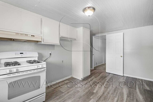 Building Photo - 307 W Sumner Ave