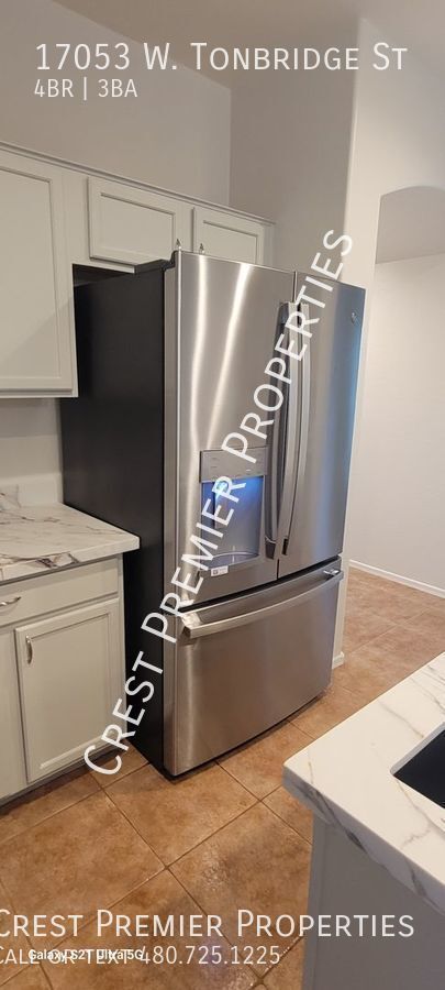 Building Photo - 17053 W Tonbridge St