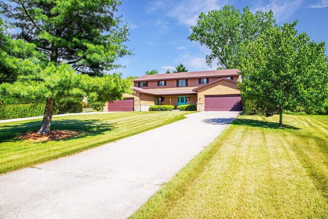 Building Photo - 6542 Bella Vista Dr NE