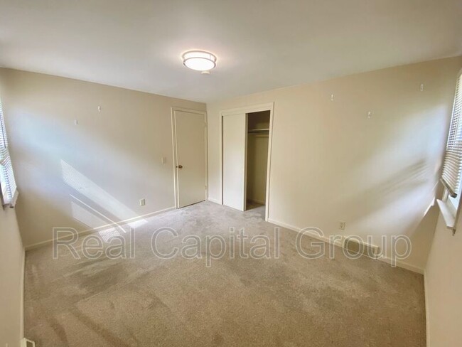 Building Photo - 183 Sunshine Dr