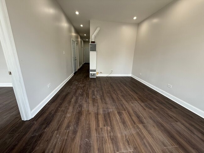 Building Photo - 2533 S Drake Ave