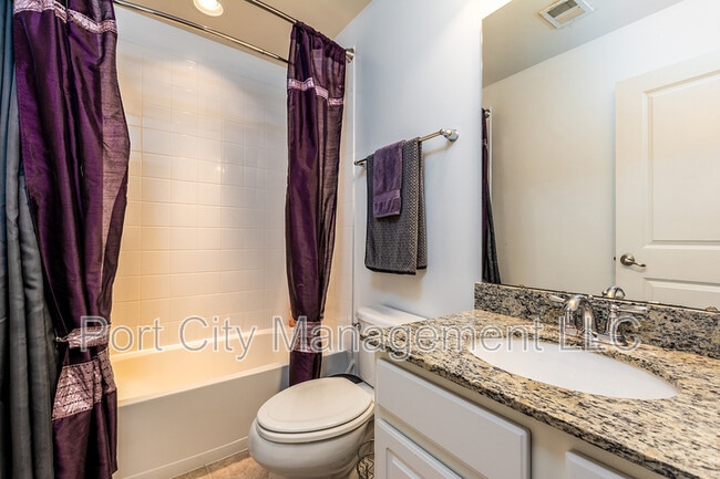 Building Photo - 4519 Foster Ave