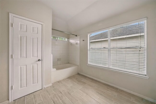 Building Photo - 21550 Elm Hurst Ln