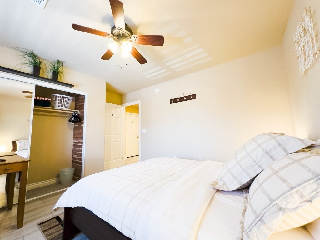 Building Photo - 1350 S Greenfield Rd