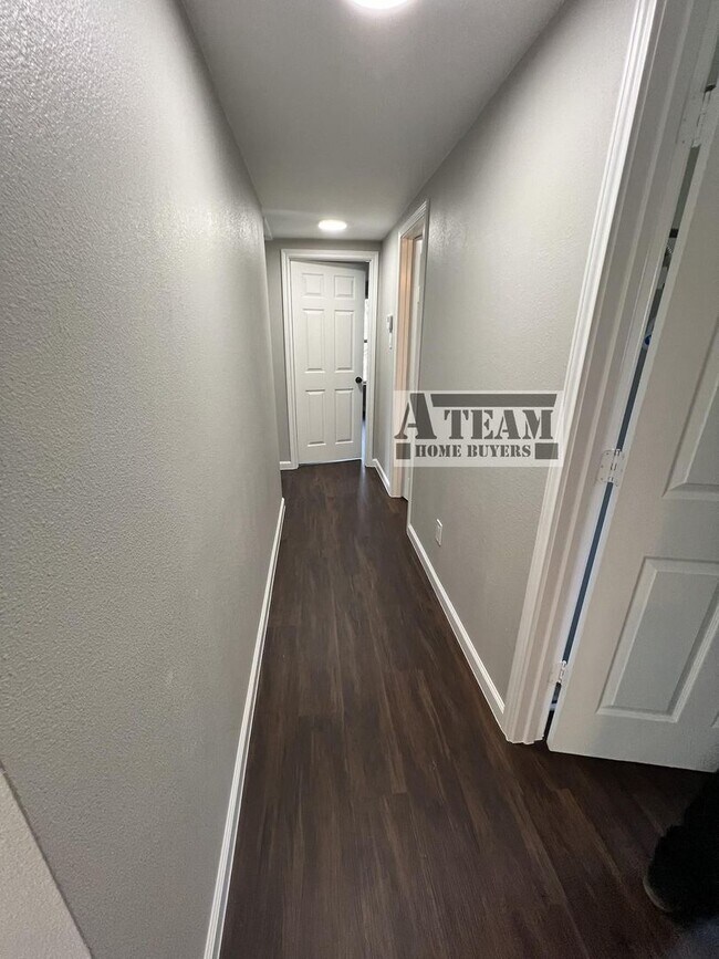 Building Photo - Beautiful Remodeled 3 Bed 1 Bath