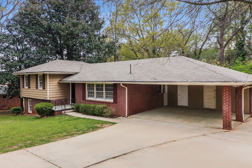 Building Photo - 2937 Thompson Cir