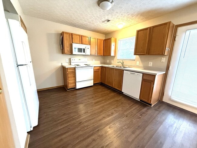 Building Photo - Beautiful 3 Bedroom Single Family Home in ...