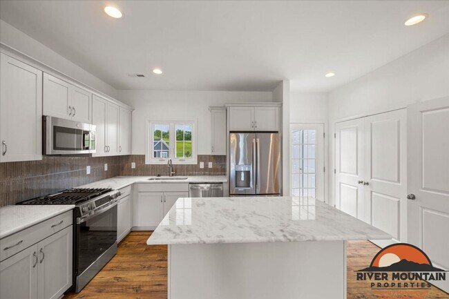 Building Photo - Well-Located Townhome with Private Off-Street Parking