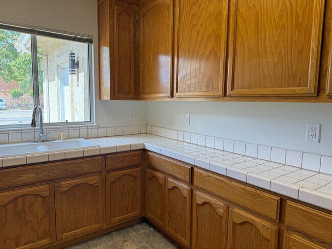 Building Photo - 1296 Woodhaven Ln
