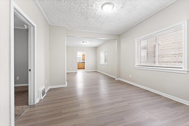 Building Photo - 647 Elm St