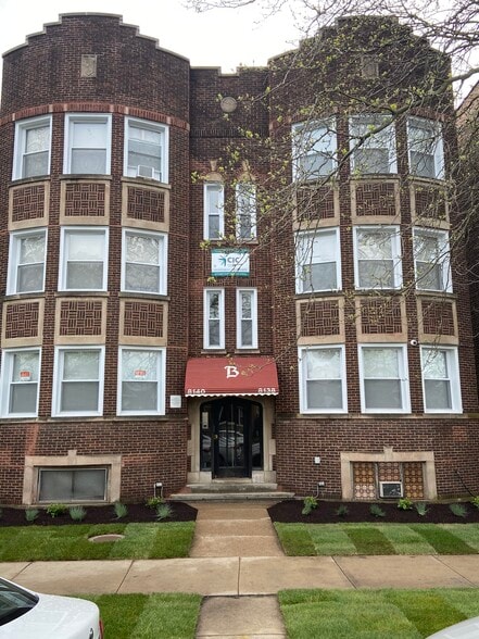 Spacious unit on a quiet block - 8138 S Saginaw Ave