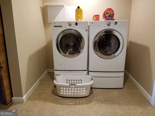 Building Photo - 6729 Great Water Dr