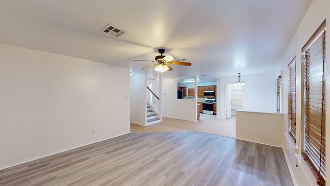 Building Photo - PRICE IMPROVEMENT IN WHITE ROCK $1,995!!!!