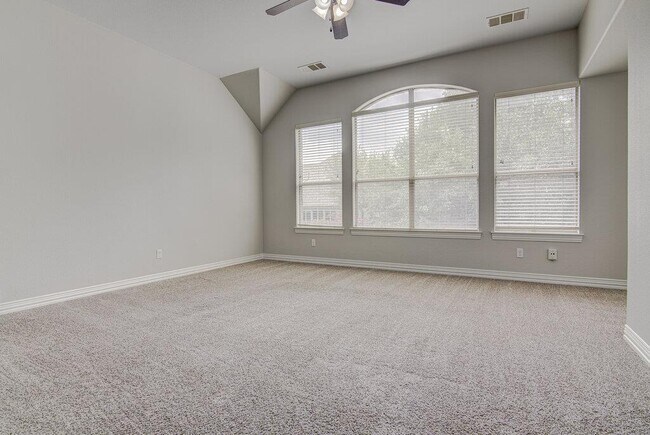 Building Photo - 1425 River Forest Dr