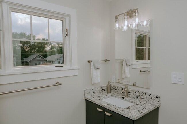 Building Photo - 608 N Emerson Ave