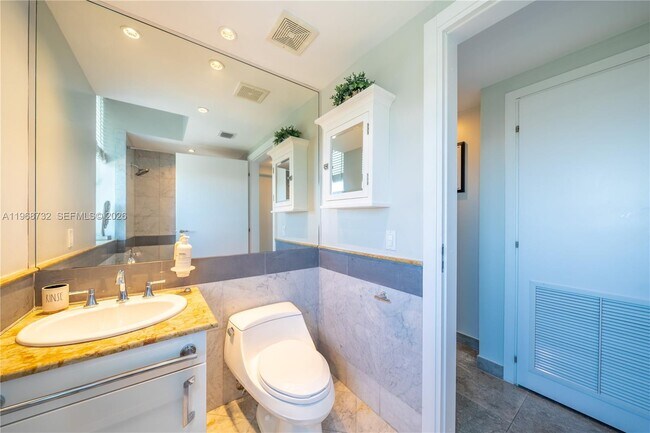 Building Photo - 540 West Ave