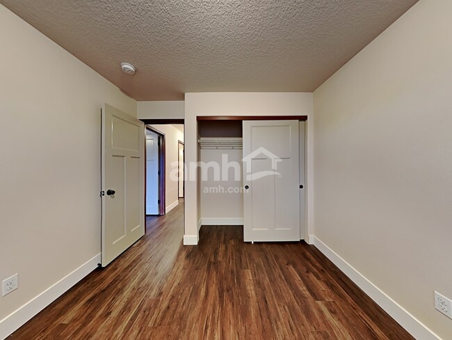 Building Photo - 33586 SE Steinfeld St