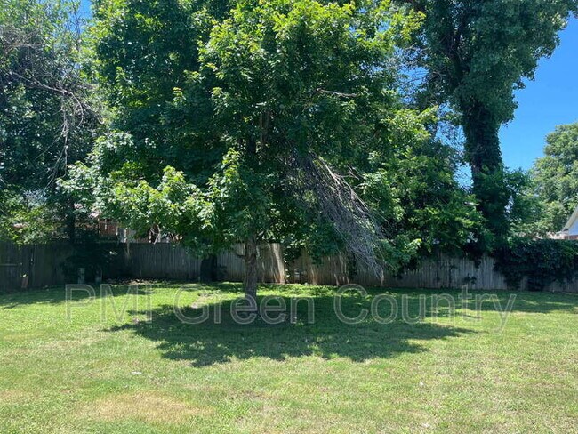 Building Photo - 900 W Norman St