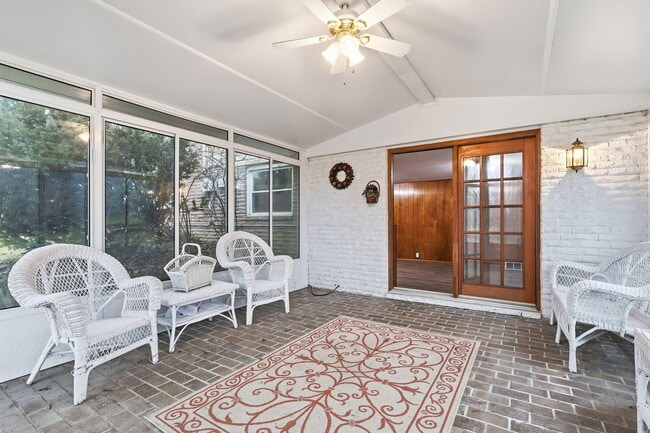 Building Photo - 6382 Houghten Dr