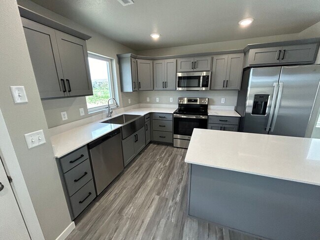 Building Photo - 3828 Scorpio Dr SE