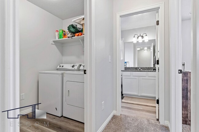 Building Photo - West Haven Utah 3 Bedroom 2.5 Bathroom Home!