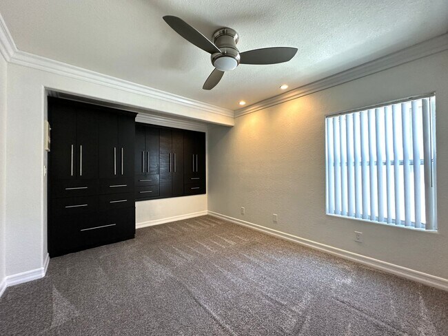 Building Photo - North Park/Hillcrest- Modern and Spacious 2 Bedroom with 2 Car Garage, Washer/Dryer and AC.
