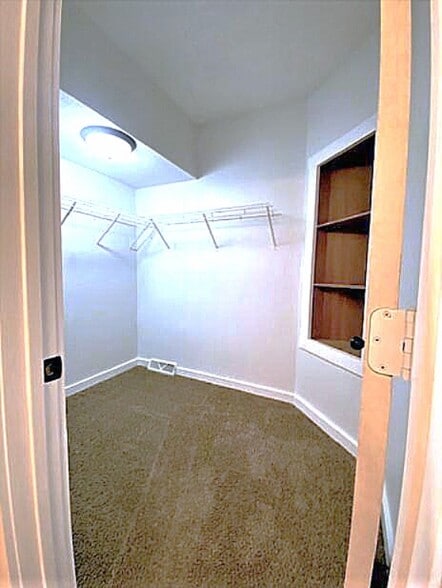 Master bedroom walk in closet - 6511 Cedar St
