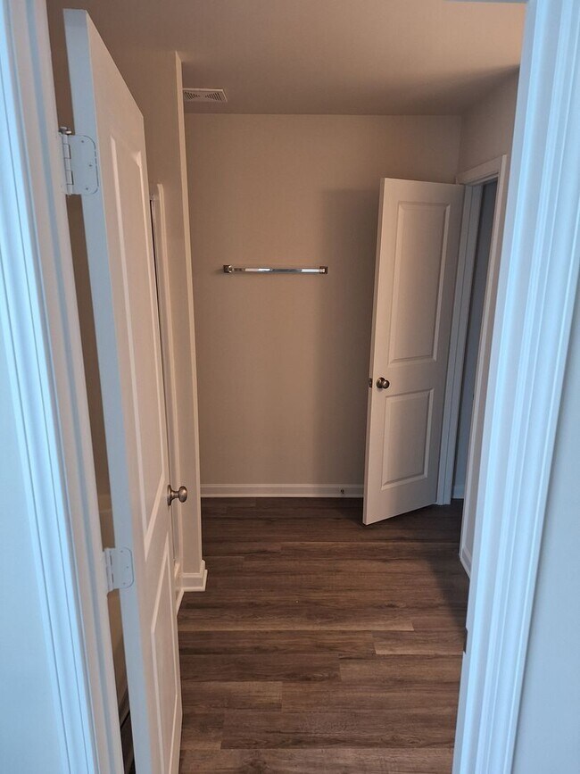 Building Photo - 725 Gatestone Ln