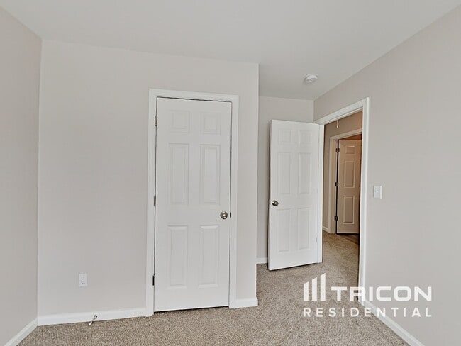 Building Photo - 2117 Clear Brook Dr