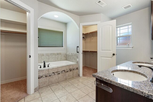 Building Photo - 6210 S 38th St