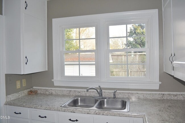 Building Photo - 527 S 3rd St