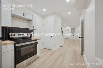 Building Photo - 1819 N Judson St