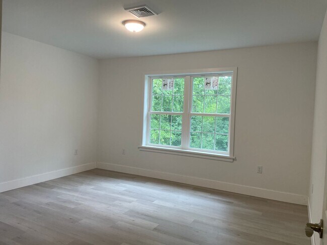 Building Photo - 40 Longfellow Dr