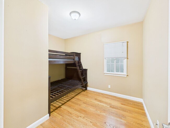 Building Photo - Spacious 3 bed/2 bath in prime Ingleside location near Ocean Ave.