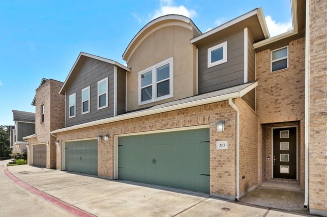 Building Photo - 213 Bridgeford Dr