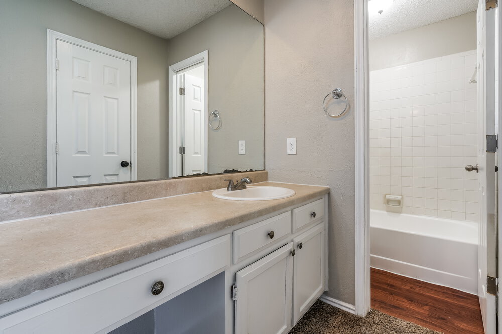 Building Photo - 1433 Grovecrest Dr