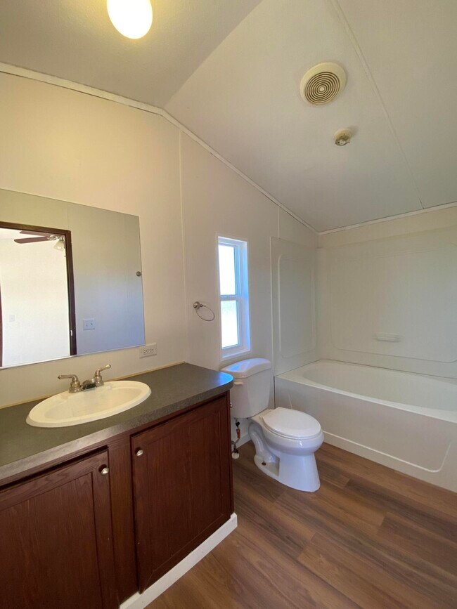 Building Photo - 533 Frost Rd