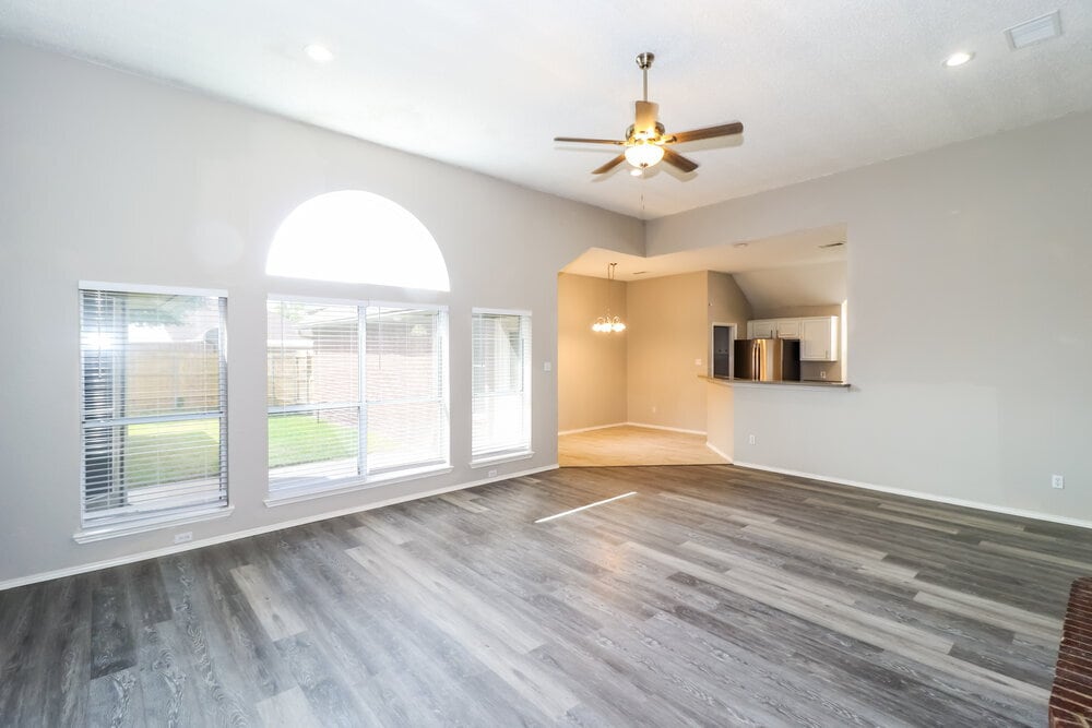 Building Photo - 2407 Springfield Dr