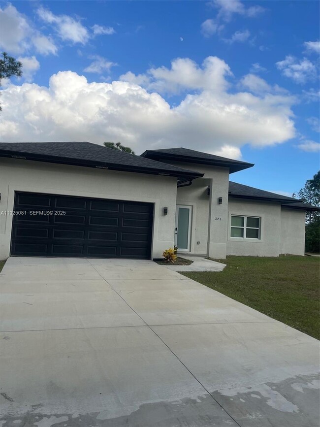 Building Photo - 321 Briggs